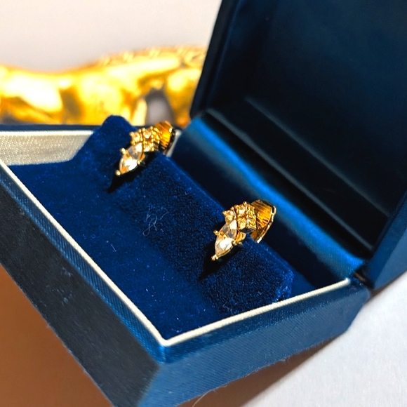 DIOR Vintage Gold Plated Crystal Earrings ✨ - Picture 2 of 7